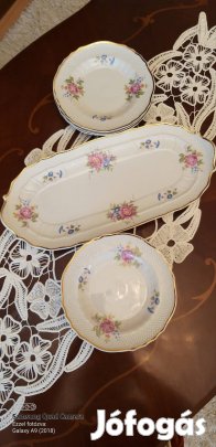 Gyönyörű Hollóházi porcelán süteményestányérkészlet eladó.