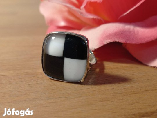 Gyönyörű, fekete-fehér, egyedi, kézműves gyűrű, állítható, újszerű
