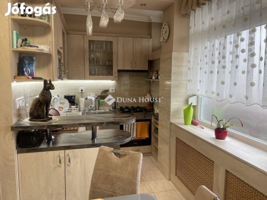 Gyönyörű, felújított belvárosi lakás eladó