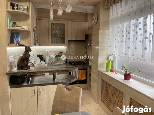 Gyönyörű, felújított belvárosi lakás eladó