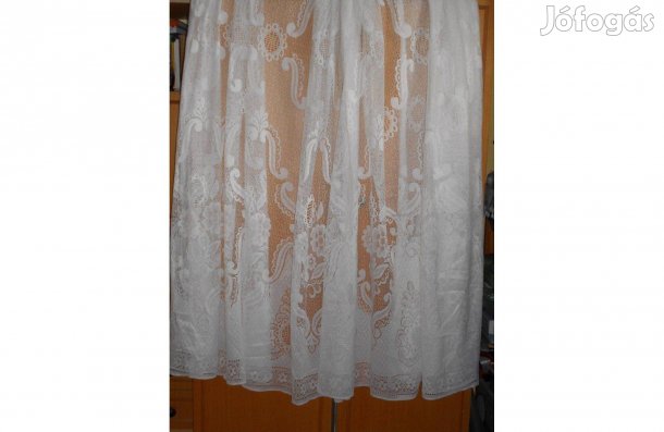 Gyönyörű, földig érő, bordűrös, fehér csipkefüggöny. 3 x 5 méter