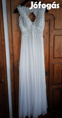 Gyönyörű, gumírozott hátú olasz menyasszonyi ruha