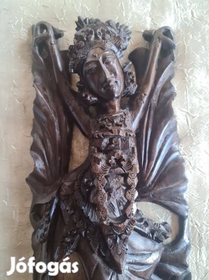 Gyönyörű ázsiai fafaragás