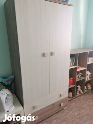 Gyönyörű bükkfából keszült gyerek bútor 