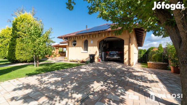 Gyönyörű családi ház balatoni panorámával