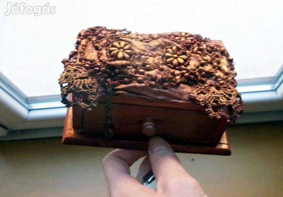 Gyönyörű egyedi fiókos díszdoboz ékszertartó dekoráció ajándék Újpest