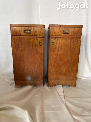 Gyönyörű éjjeliszekrény pár