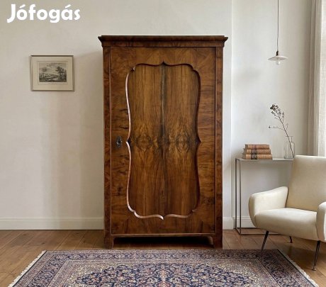 Gyönyörű eredeti antik bieder kis méretű Narnia ruhásszekrény