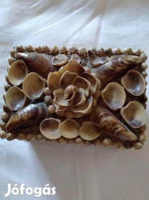 Gyönyörű eredeti kagylókkal díszített doboz eladó Xl.kerületben 