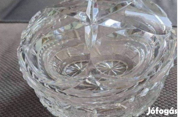 Gyönyörű és elegáns kristály bonbonier