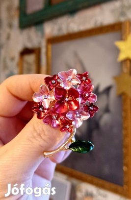 Gyönyörű hortenzia kitűző