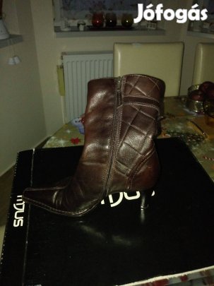 Gyönyörű női csizmák, egy áráért 3 db