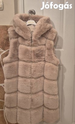 Gyönyörű női hosszú szőrme mellény eladó.