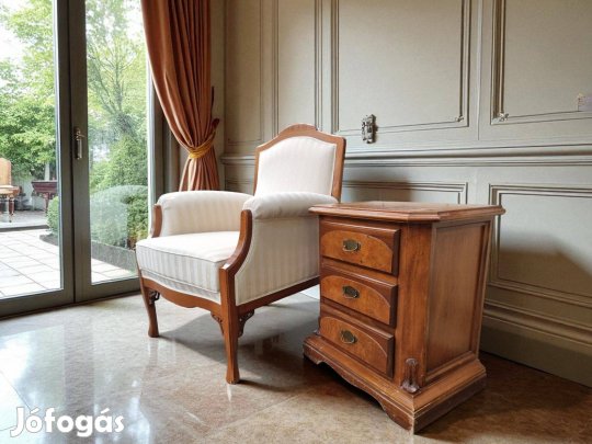 Gyönyörű olasz prémium Selva fotel, hozzá tartozó kis komóddal