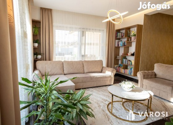 Gyönyörű pallagi ház jó környéken eladó