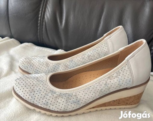 Gyönyörű szép Betty telitalpú szinte új 2 alkalommal használt.