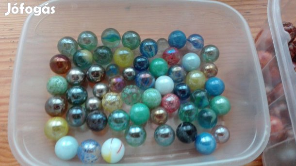 Gyönyörű színes üveggolyó készlet