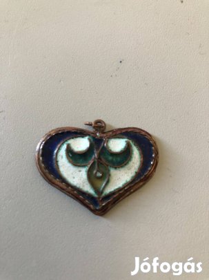 Gyönyörű szív alakú egyedi tűzzománc medál eladó
