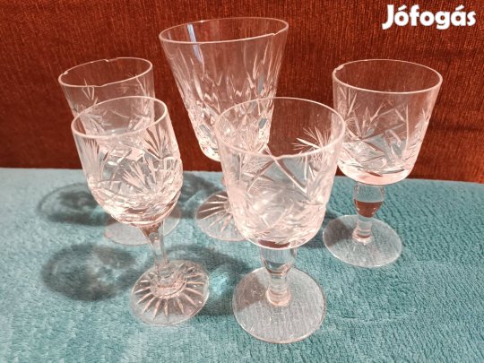 Gyönyörű talpas kristálypoharak üvegpoharak 5 db egyben