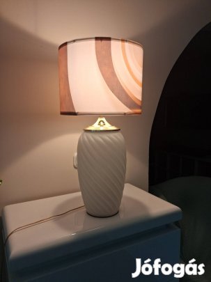 Gyönyörű tejúveg asztali vagy komód lampa