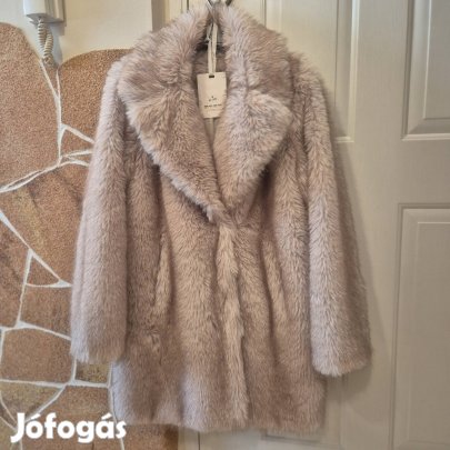 Gyönyörű új női műszörmebunda eladó.