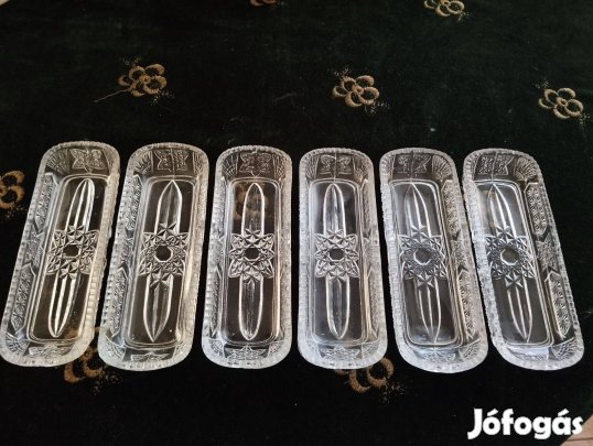 Gyönyörű üveg tálkák előételek, saláták tálalásához