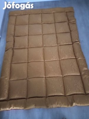 Gyönyörűen megvarrt lúdtollal töltött paplan