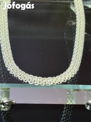 Gyönyörűséges, letisztult formájú ezüst karkötő