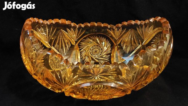 Gyönyörűséges csónak alakú barackszínű csiszolt kristály dísztárgy