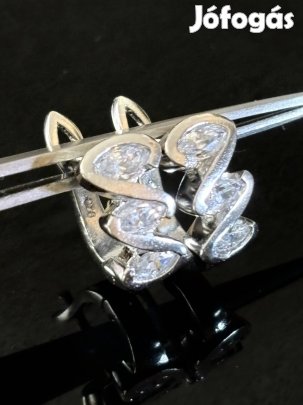 Gyönyörűséges ezüst fülbevalópár