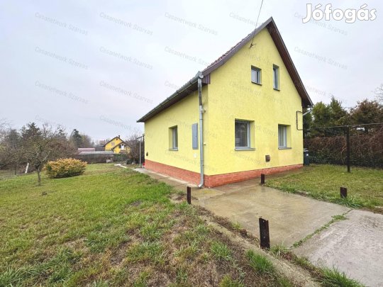 Gyopárosfürdőn esztétikusan felújított, kétszintes üdülőépület eladó