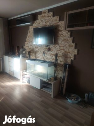 Győr Adyvárosban 2 szoba hallos erkélyes klímás lakás. 