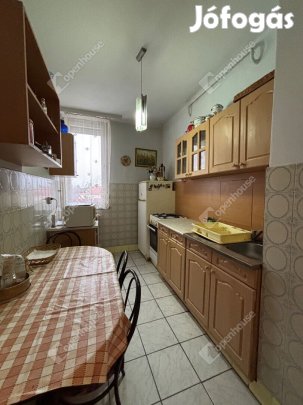 Győr-Gyárvárosban erkélyes lakás eladó