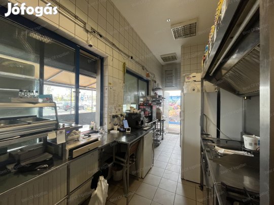 Győr-Nádorvárosban 20 m2-es, felszerelt büfé bérleti joga, teljes