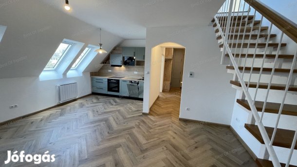 Győr-Nádorvárosban 2. emeleti belső kétszintes, nappali + 2 szobás,