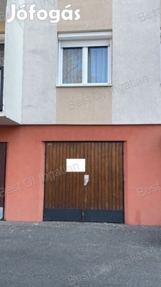 Győr-Nádorvárosban a Vásárcsarnok közelében 13 m2-es garázs ELADÓ!