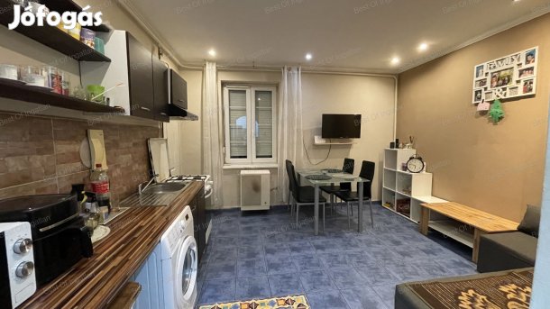 Győr-Nádorvárosban az Eőrsy Péter utcában, 3. emeleti, nappali + 1