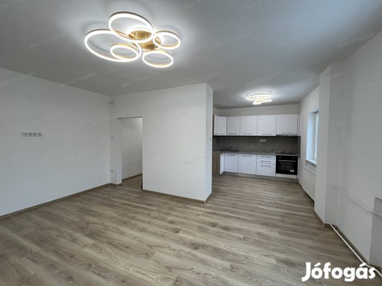 Győr-Szigetben 2.emeleti, nappali+ 2 szobás 63 m2-es társasházi