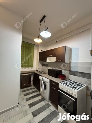 Győr-Szigetben garzon lakáés eladó