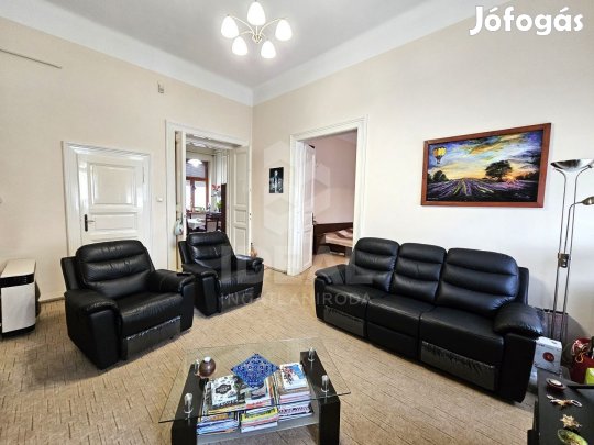 Győr, Belváros, 96 m2-es, polgári tégla lakás eladó.