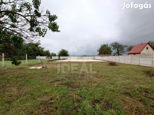 Győr, Sashegy, 1080 nm-es többfunkciós kereskedelmi ingatlan kiadó.