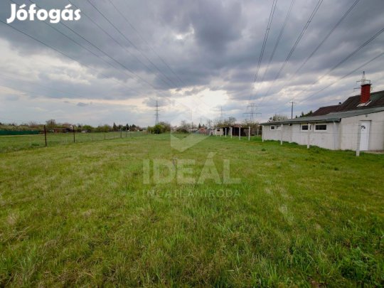 Győr, Sashegy, 1437 nm-es zártkert eladó.