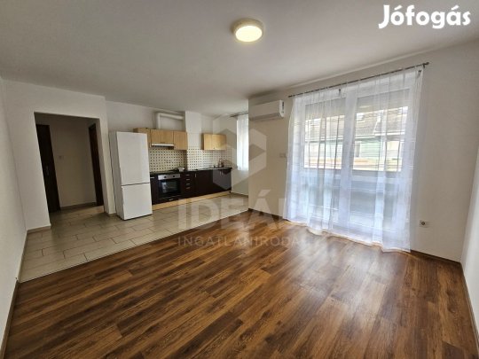 Győr, Sziget, Nappali + 1 szobás, első emeleti téglalakás albérletbe