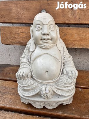 Győrben Buddha szobor
