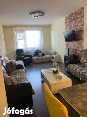 Győrben Kassák utcában 4.emeleti lakás eladó