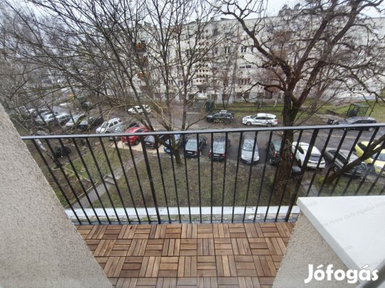 Győrben a Budai úton felújított, azonnal költözhető 2 nagy szobás,