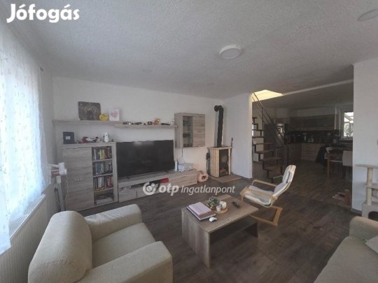 Győri 170 nm-es ház eladó