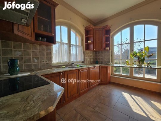 Győri 229 nm-es ház eladó