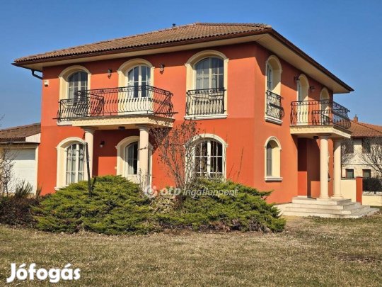 Győri 229 nm-es ház eladó