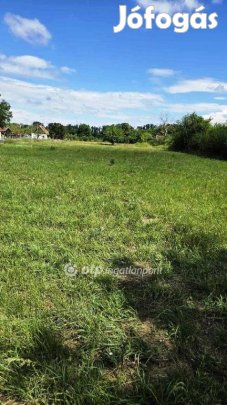 Győri 2423 nm-es telek eladó